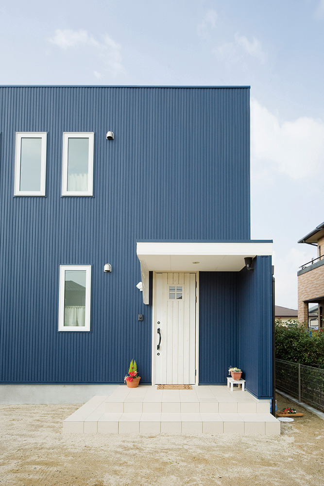 白いドアの注文住宅シンプルボックス 注文住宅施工事例 福岡 久留米の注文住宅会社ホームラボ