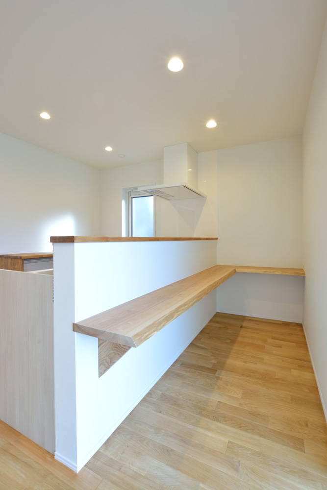 本棚 階段のある平屋 注文住宅 Harmony 注文住宅施工事例 福岡 久留米の注文住宅会社ホームラボ