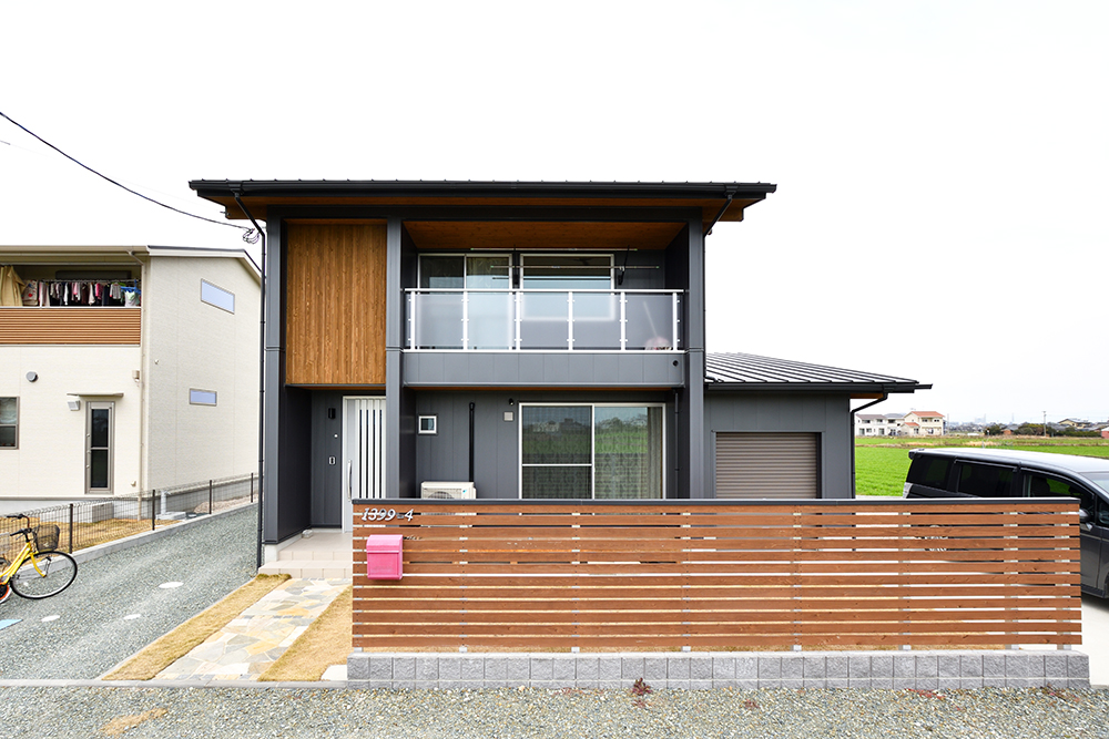 バルコニーとデッキをプラスした注文住宅booots Box 注文住宅施工事例 福岡 久留米の注文住宅会社ホームラボ バルコニーとデッキをプラスした注文住宅booots Box 注文住宅施工事例 福岡 久留米の注文住宅会社ホームラボ