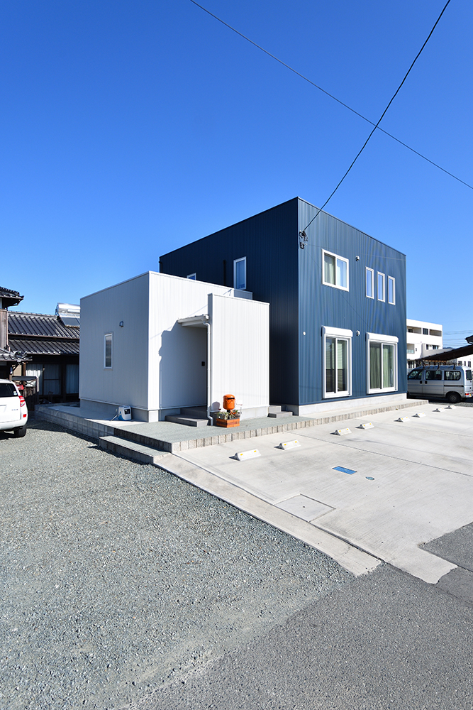 ネイビーと白のお家 注文住宅simple Box Box シンプルボックス ボックス 注文住宅施工事例 福岡 久留米の注文住宅会社ホームラボ ネイビーと白のお家 注文住宅simple Box Box シンプルボックス ボックス 注文住宅施工事例 福岡 久留米の注文住宅会社ホームラボ