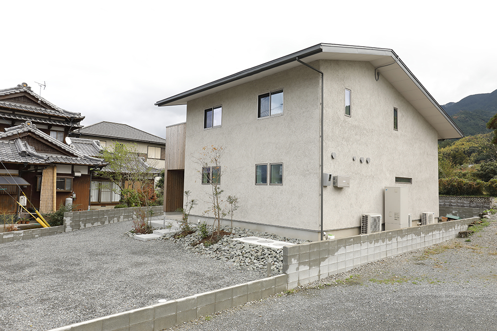 設計士が考えた自宅は、美しさと快適さを両立した心地良い家　福岡の注文住宅HOMEi02