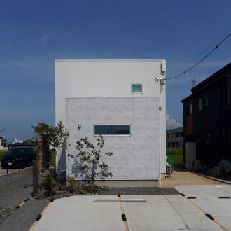 福岡県久留米市の注文住宅会社ホームラボのSimpleBox外観施工事例画像