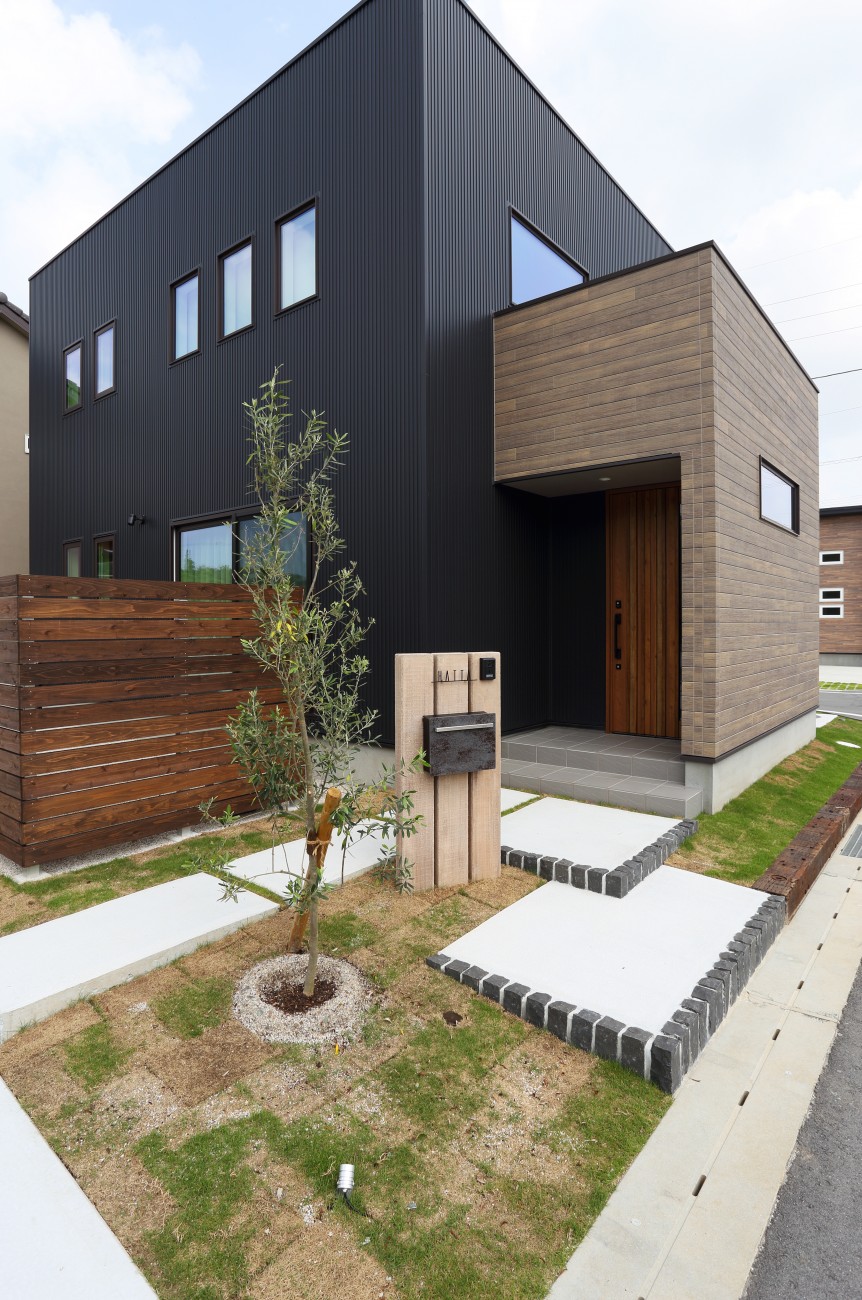 黒とオークのツートンがかっこいいお家 注文住宅simple Box Box シンプルボックル ボックス 注文住宅施工事例 福岡 久留米の注文住宅会社ホームラボ 黒とオークのツートンがかっこいいお家 注文住宅simple Box Box シンプルボックル ボックス 注文住宅施工事例 福岡 久留米の注文住宅会社ホームラボ