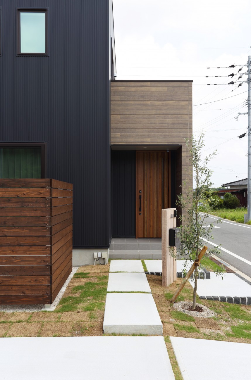 黒とオークのツートンがかっこいいお家 注文住宅simple Box Box シンプルボックル ボックス 注文住宅施工事例 福岡 久留米の注文住宅会社ホームラボ