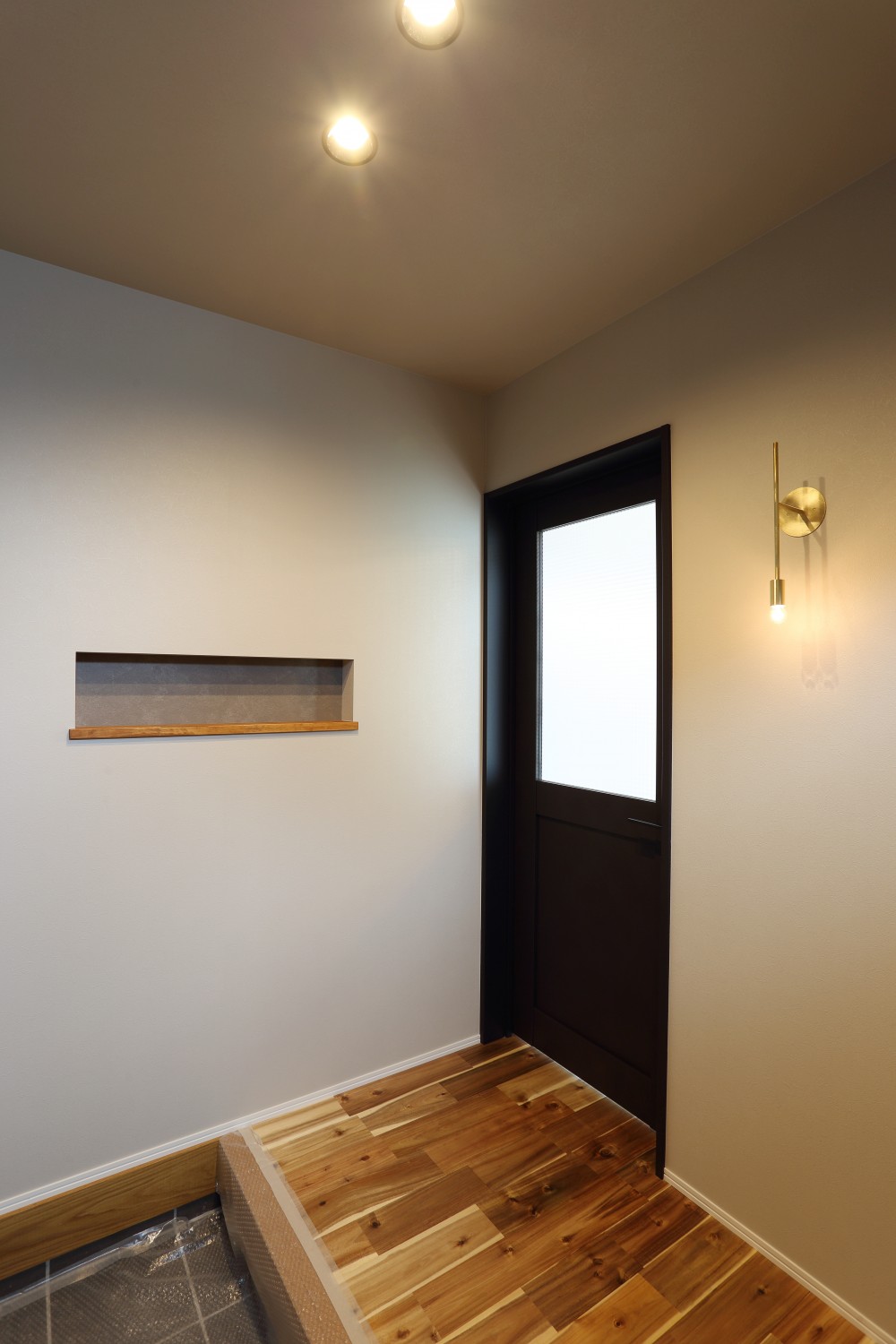 福岡県久留米市の注文住宅会社ホームラボ　BOXのリビングドア施工事例画像