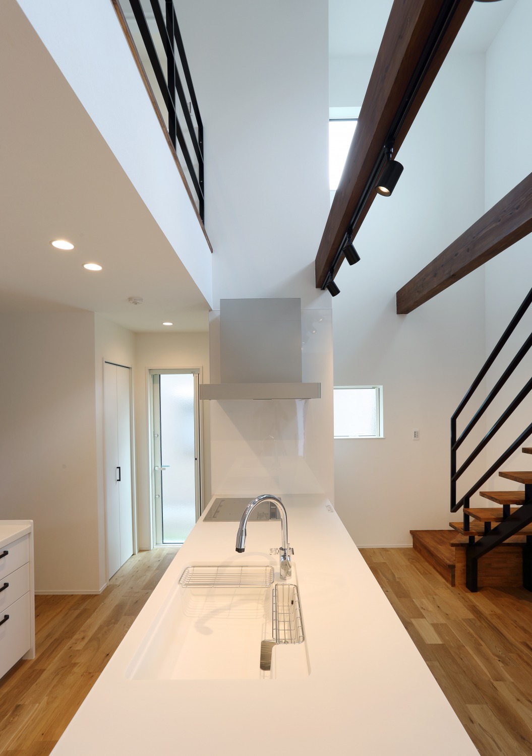 キッチン上部に吹き抜けがある注文住宅simple Box 注文住宅施工事例 福岡 久留米の注文住宅会社ホームラボ