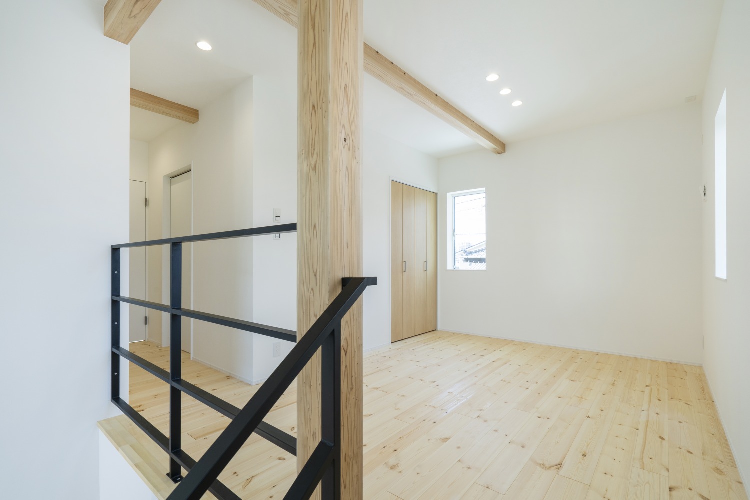 ブラックの鉄骨階段がスタイリッシュな四角いお家、注文住宅Simple Box15