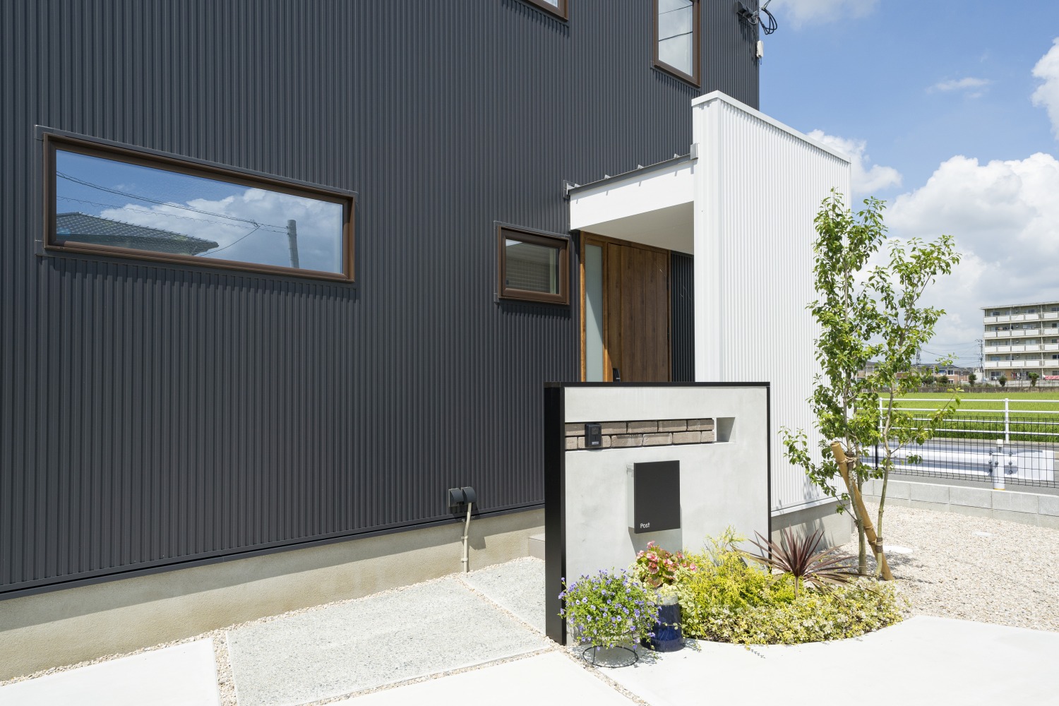 ブラックとホワイトのコントラストが美しい、四角いお家。注文住宅Simple Box03