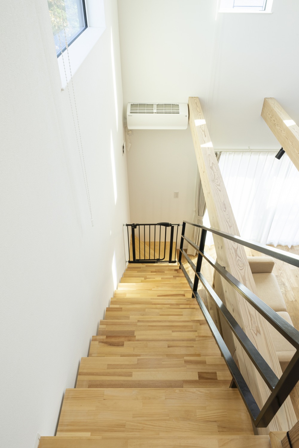 福岡県久留米市の注文住宅会社ホームラボ　BOXの階段施工事例画像