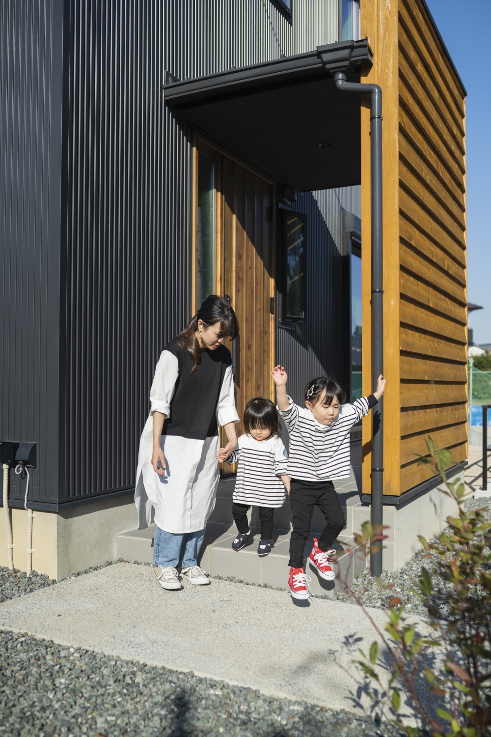 福岡県久留米市の注文住宅会社ホームラボ　BOXの玄関施工事例画像