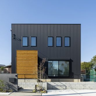 福岡・久留米・佐賀の注文住宅　ホームラボ　ブラックの外観施工事例画像　