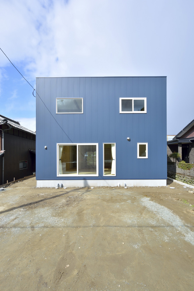 青と白の四角いお家、注文住宅Simple Box01