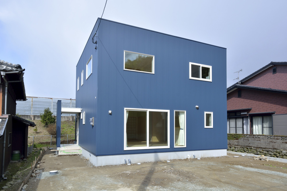青と白の四角いお家、注文住宅Simple Box02