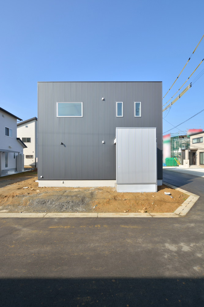 四角の黒いお家、注文住宅Simple Box(シンプルボックス)01