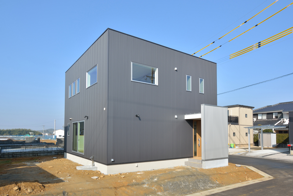 四角の黒いお家、注文住宅Simple Box(シンプルボックス)02