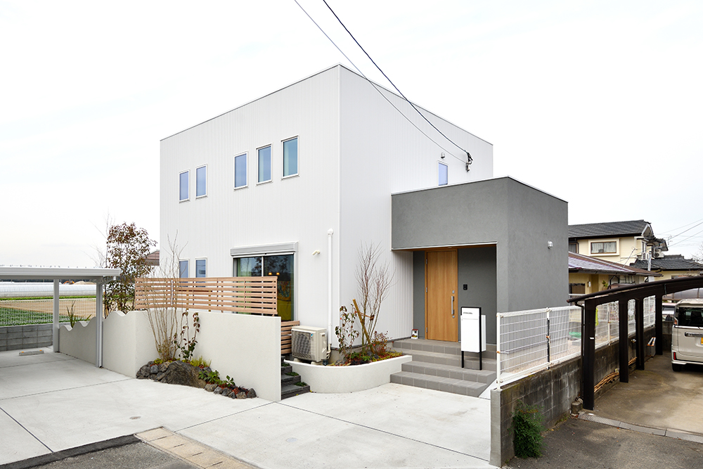ガルバリウム+塗り壁の四角いお家、注文住宅Simple Box02
