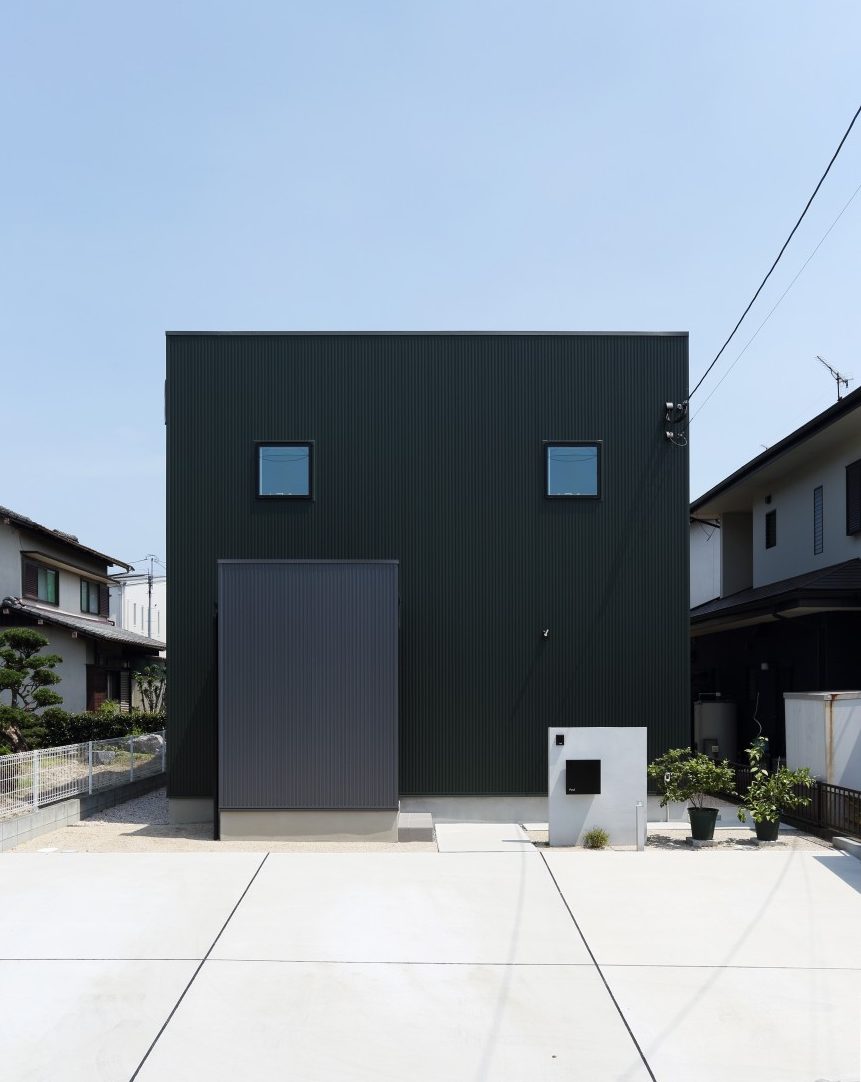ダークグリーンのシンプルな四角いお家、注文住宅Simple Box01