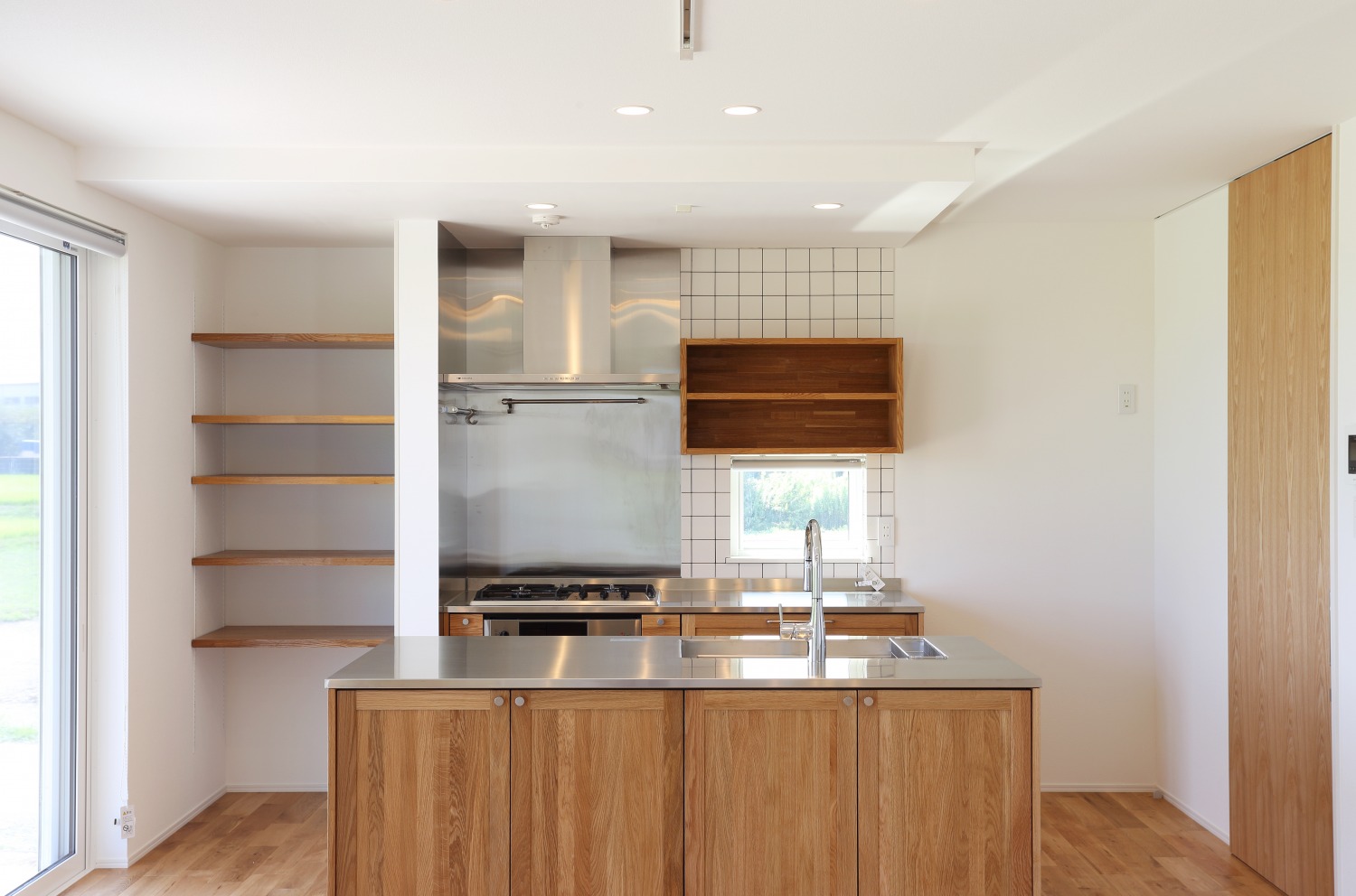 天然木のキッチンで豊かに丁寧にくらす家 注文住宅Simple Box01