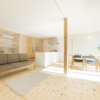 福岡久留米佐賀注文住宅キッチンに格子のある家施工事例の画像