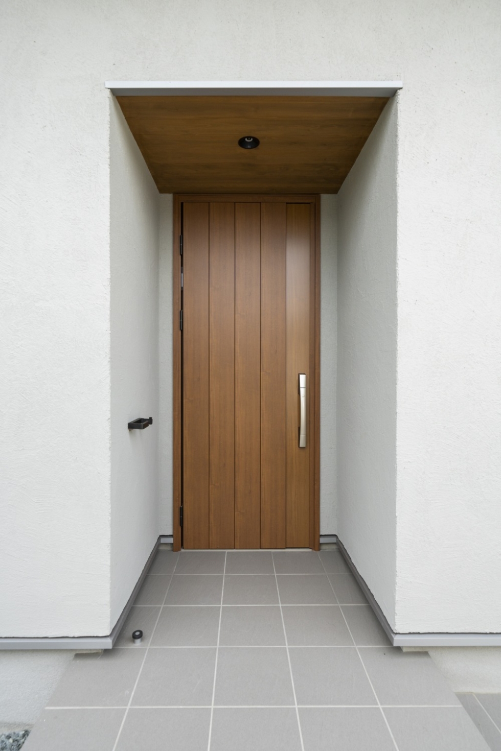 福岡県久留米市の注文住宅会社ホームラボ　平屋HOMEiの玄関ドア施工事例画像